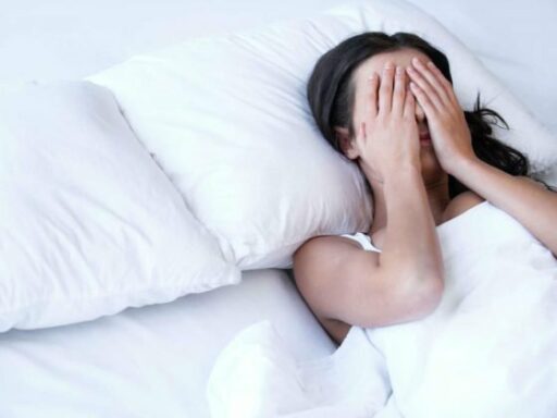 Mất ngủ tuổi mãn kinh: Nguyên nhân? Tác hại? Cách khắc phục